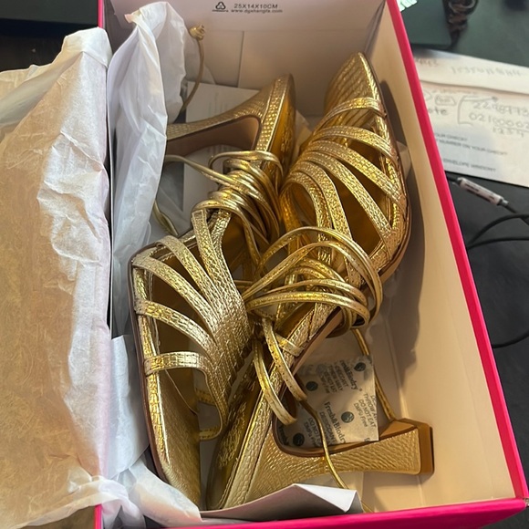 Vince camuto sandals - Picture 1 of 5